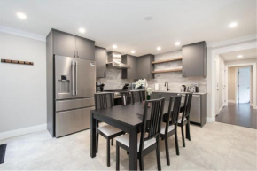 Elegant and Roomy Forest Getaway North Vancouver